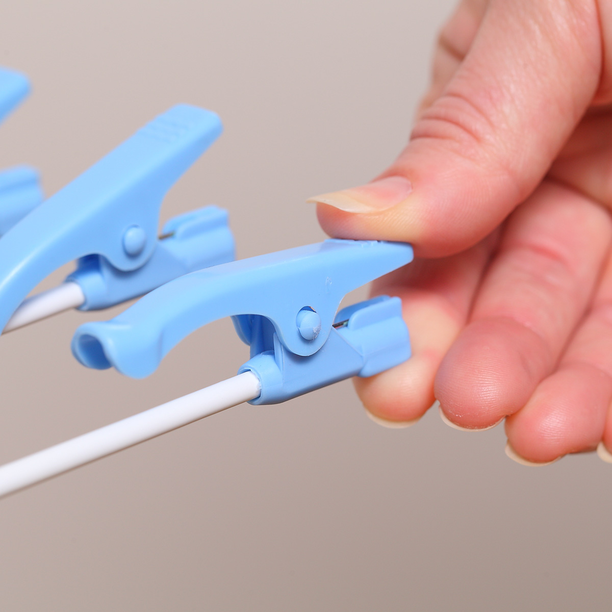 物干し 室内 スタンド物干しE20 DX ( タオル干し 洗濯 スタンド 折りたたみ 省スペース 20枚 タオル 平干し タオルハンガー ハンガーラック クリップ付 フェイスタオル ) 【ホワイト×ブラック】 ホワイト×ブラック