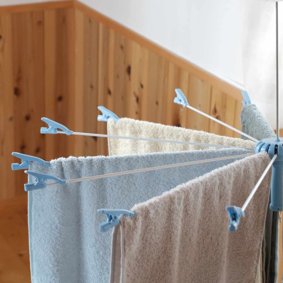 洗濯ハンガー タオルハンガー パラソルハンガー 15枚掛け ( タコ足ハンガー タオル干し 15ピンチ 物干しハンガー クリップ付き パラソル グリップ式 洗濯物干し たこ足 タオル 15枚 折りたたみ コンパクト 収納 )