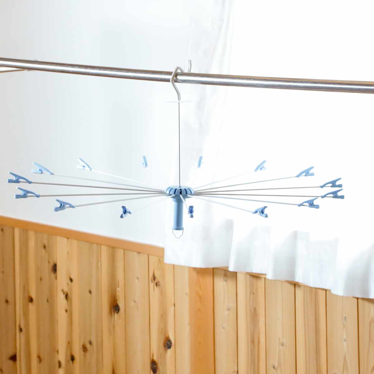 洗濯ハンガー タオルハンガー パラソルハンガー 15枚掛け ( タコ足ハンガー タオル干し 15ピンチ 物干しハンガー クリップ付き パラソル グリップ式 洗濯物干し たこ足 タオル 15枚 折りたたみ コンパクト 収納 )