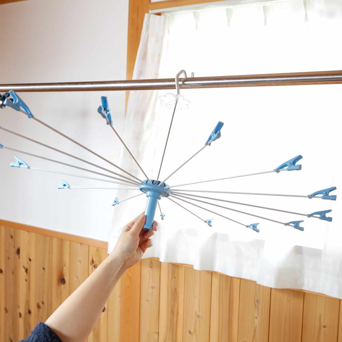 洗濯ハンガー タオルハンガー パラソルハンガー 15枚掛け ( タコ足ハンガー タオル干し 15ピンチ 物干しハンガー クリップ付き パラソル グリップ式 洗濯物干し たこ足 タオル 15枚 折りたたみ コンパクト 収納 )