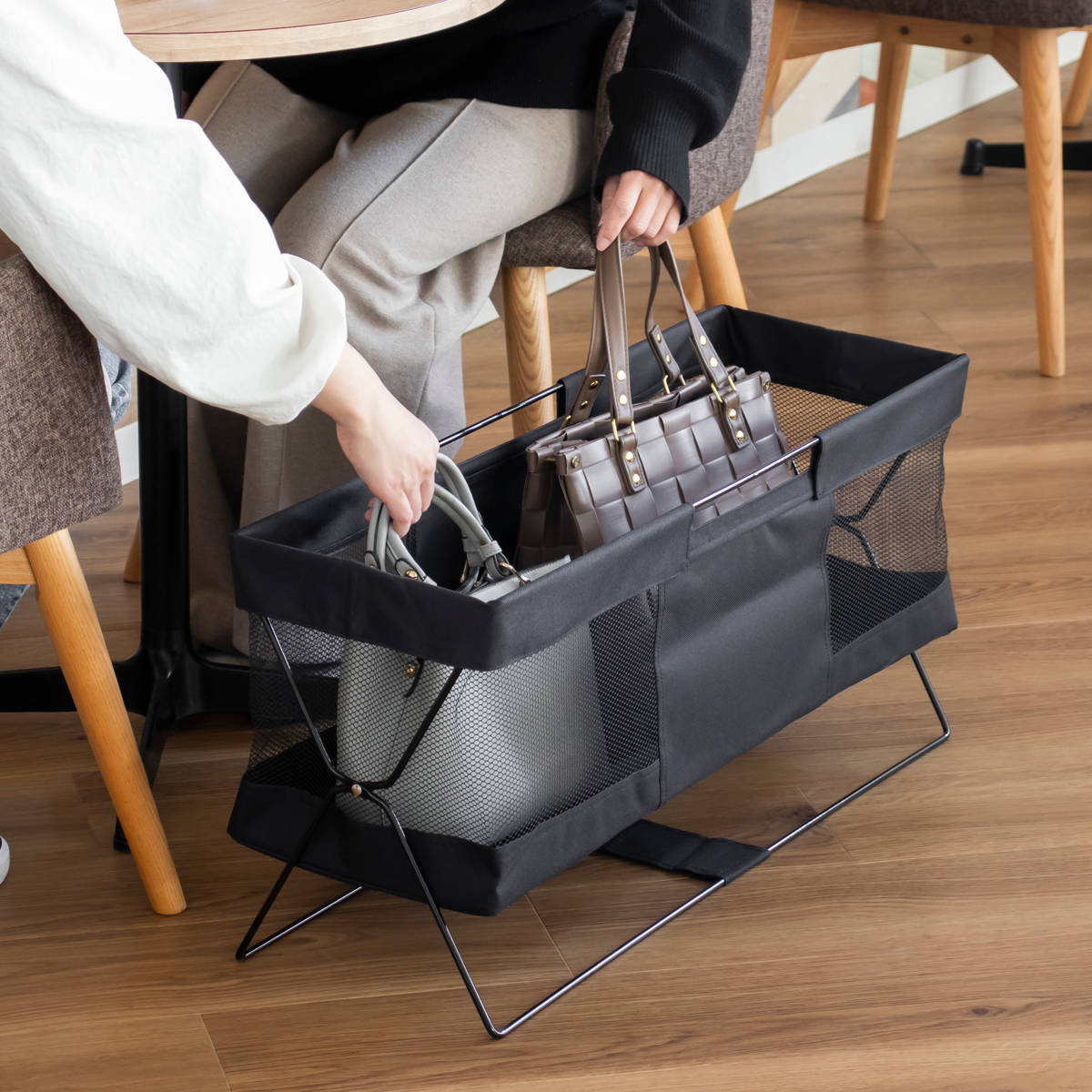 手荷物入れ メッシュバスケット S ワイド ( バスケット ボックス 荷物入れ 荷物置き かご 収納 メッシュ マガジンラック 玄関収納 折りたたみ 持ち手 折り畳み コンパクト 荷物 小物 一時置き 玄関 雑誌 本 )