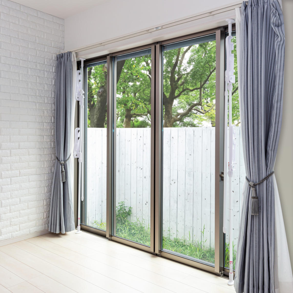 物干し 室内 窓枠物干し 突っ張り式部屋干しポール 2段 物干し竿 2本付 ( 室内物干し 突っ張り式 部屋干し 窓枠用 2本 室内干し つっぱり 物干しポール 2段タイプ 伸縮竿 2本入 )