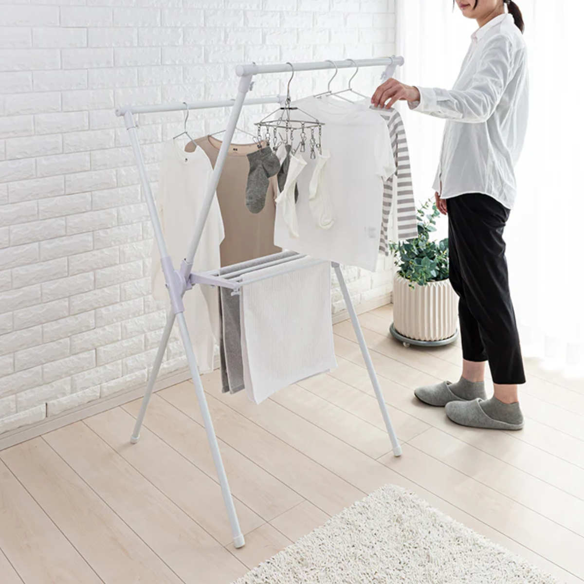 物干しスタンド 洗濯物干し X型 タオルバー付き ( 物干し スタンド 室内物干し 折り畳み 物干し台 タオル干し 5枚 室内用物干し 大容量 組み立て簡単 タオルバー付 コンパクト 収納 ホワイト )