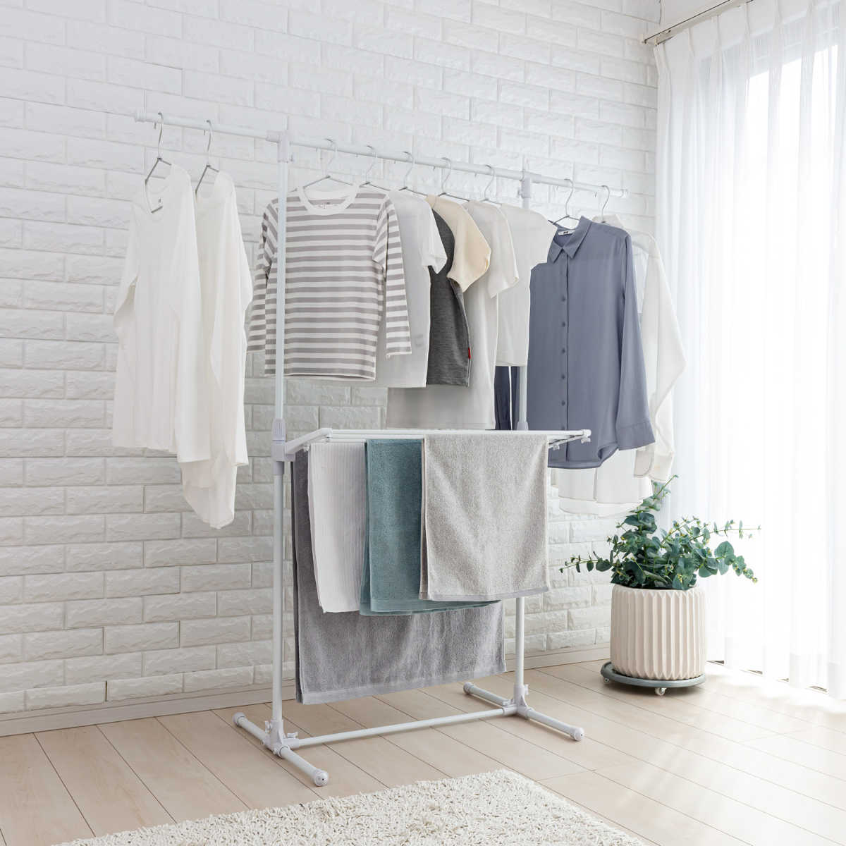 物干しスタンド 洗濯物干し 伸縮式物干し H型 タオルバー付き ( 物干し スタンド 伸縮式 室内物干し 折り畳み 物干し台 タオル干し 5枚 室内用物干し 大容量 組み立て簡単 タオルバー付 布団干し コンパクト 収納 ホワイト )