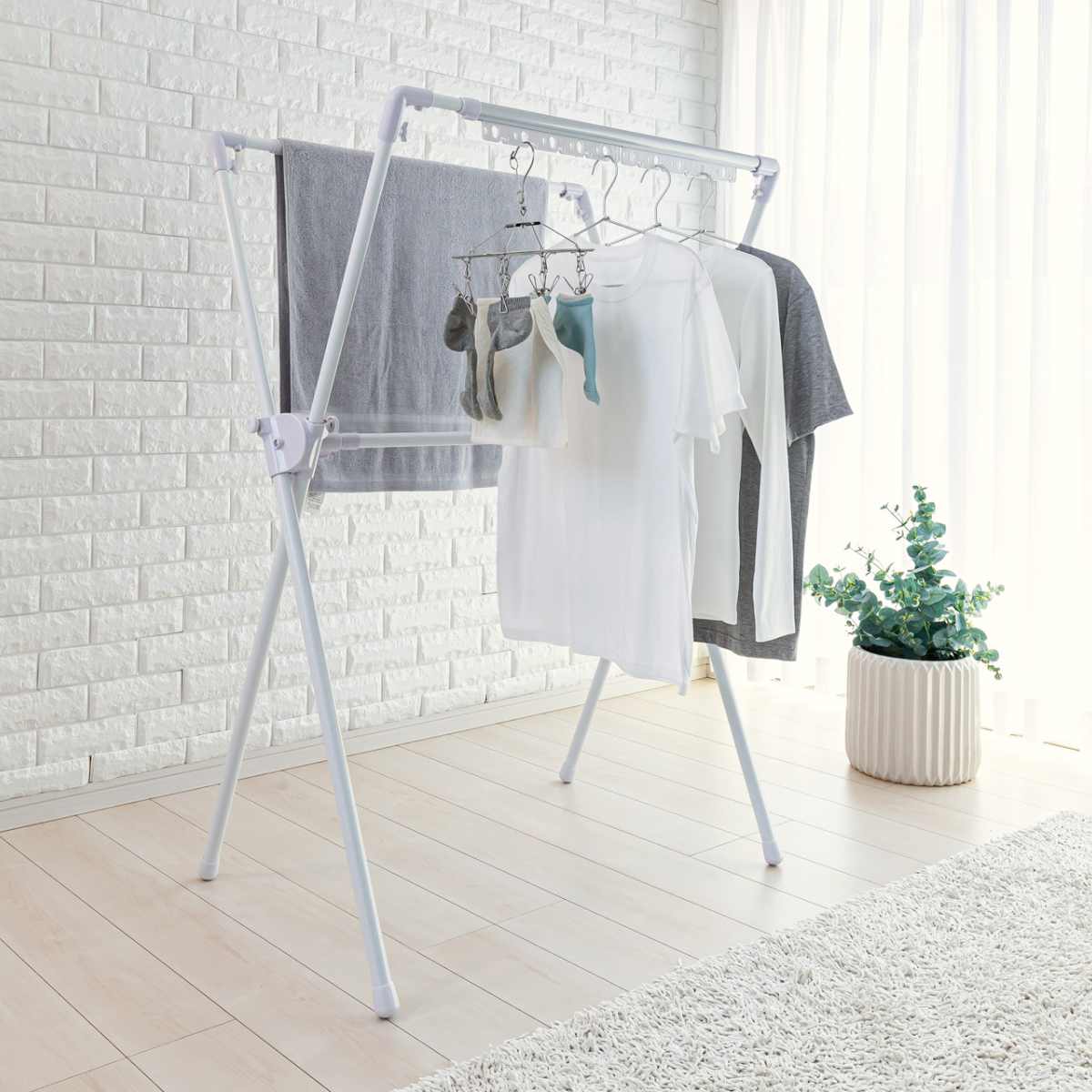 物干し 室内物干し 布団干し 伸縮式 X型 幅 98~148cm ( 物干しスタンド 伸縮 ハンガーホルダー付き 折り畳み 室内用物干し 大容量 組み立て簡単 コンパクト 収納 ホワイト )