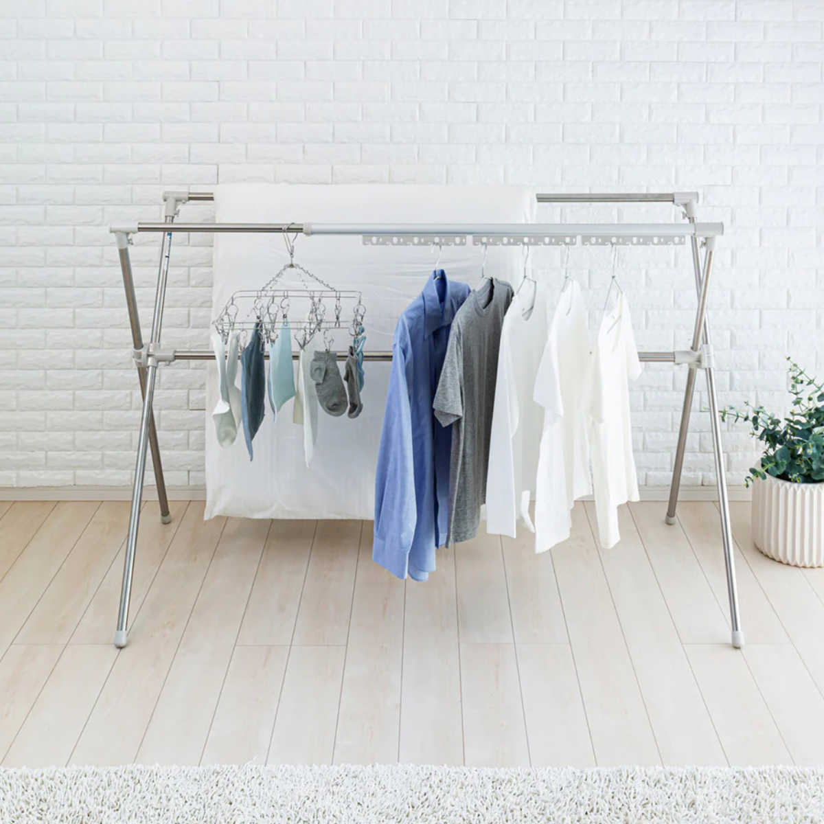 物干し 洗濯物干し 布団干し 伸縮式 X型 幅 134~230cm ( 物干しスタンド 伸縮 ステンレス製 ハンガーホルダー付き 折り畳み 室内用物干し 大容量 組み立て簡単 コンパクト 収納 シルバー )