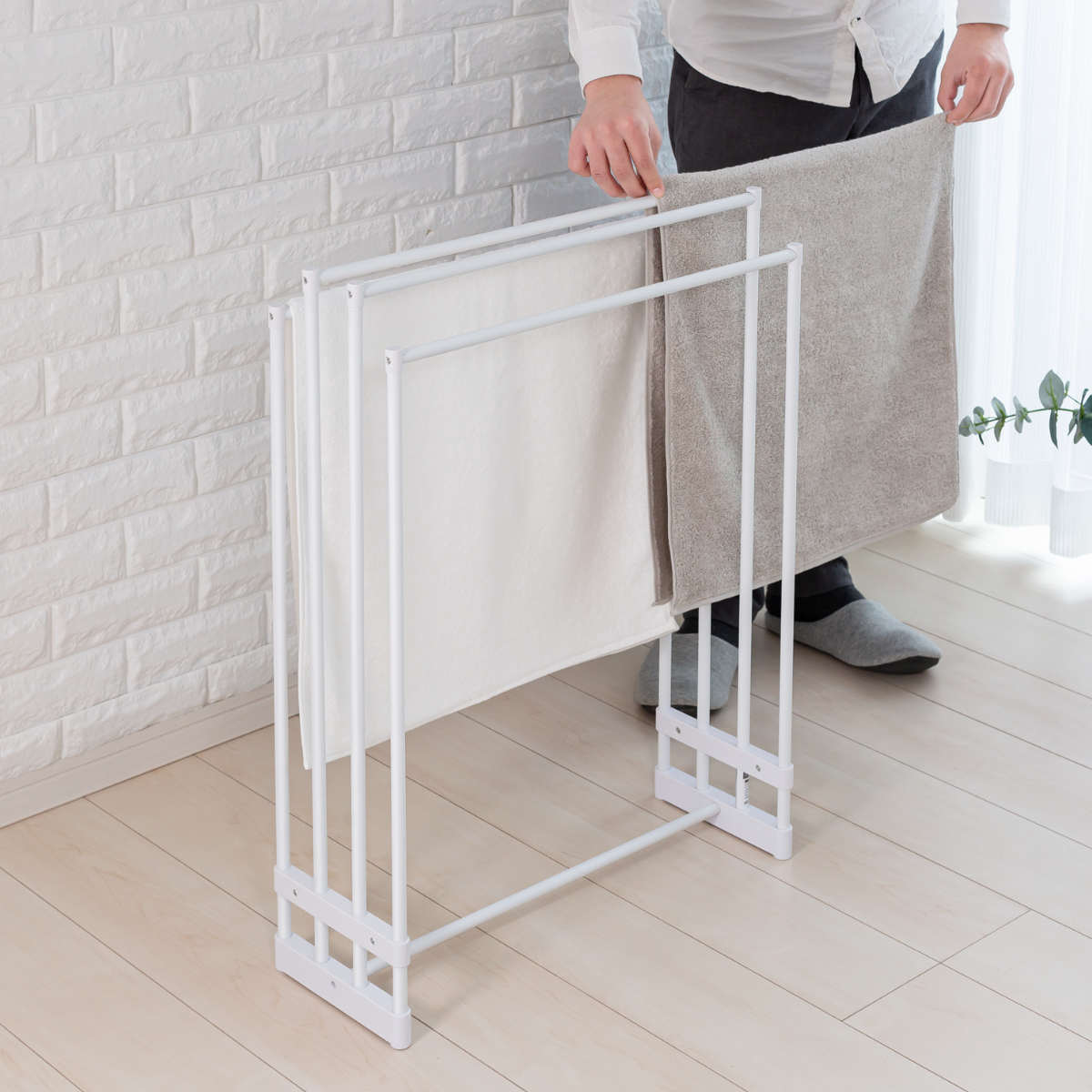バスタオルスタンド ランドリースタンド タオルハンガー ( タオルスタンド タオル干し スタンド タオル掛け バスタオル 4枚 バスタオル干し スリム 脱衣所 洗面所 ホワイト )