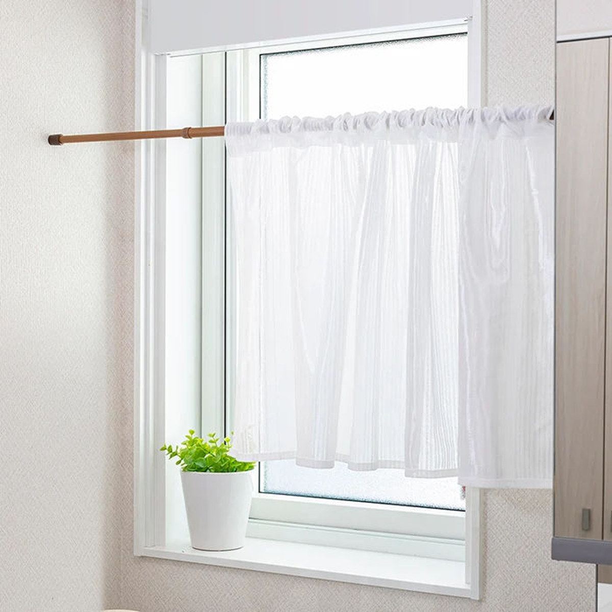 つっぱり棒 幅60~100cm L リビングポールミニ ( 収納 隙間収納 すき間 耐荷重1~5kg つっぱり 棒 仕切り ポール 伸縮棒 突っ張り キッチン 玄関 洗面所 すきま収納 物干し竿 洋服掛け ミニサイズ ) 【ホワイト】 ホワイト
