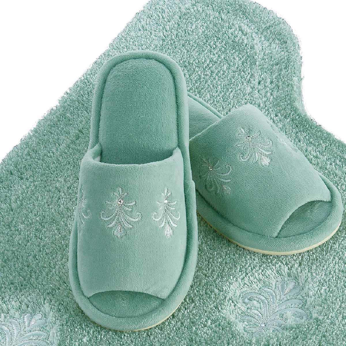 デコール・ミュゼ トイレスリッパ エンブレム フリーサイズ ( トイレ用スリッパ 前開き 洗濯可 ベロア生地 刺繍 サイズフリー トイレタリー ルームスリッパ 洗える ウォッシャブル ファブリック ラインストーン ベージュ グリーン ) 【ベージュ】 ベージュ