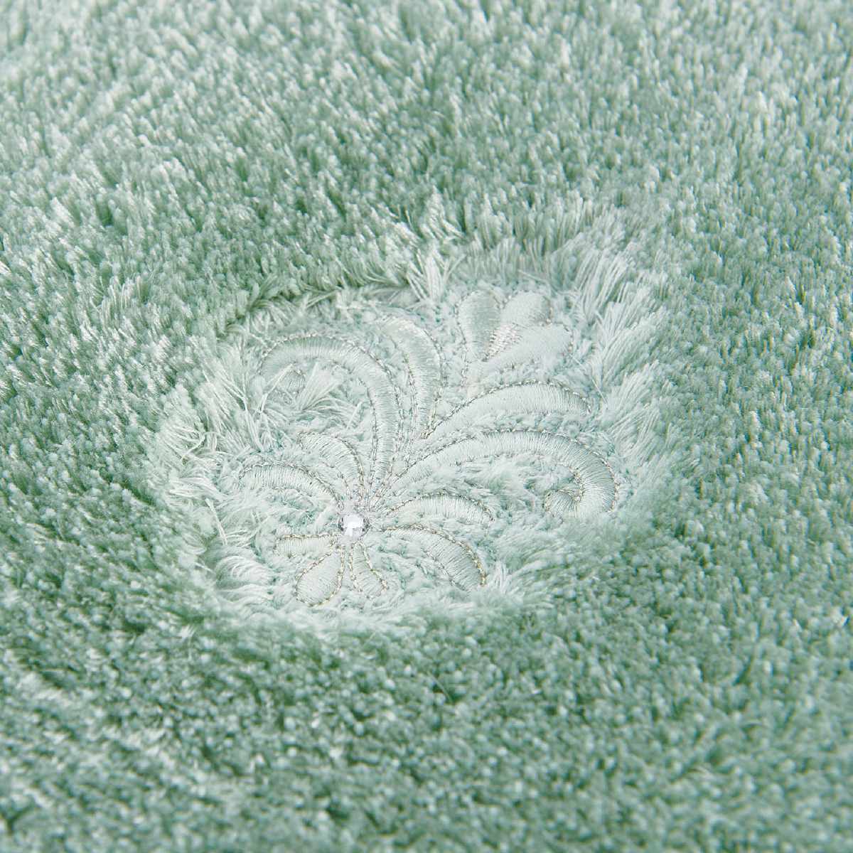 デコール・ミュゼ トイレマット エンブレム 約80×60cm ( トイレ マット 足元マット ロング すべり止め 洗える 刺繍 トイレタリー 滑り止め 洗濯可 80×60 ラインストーン ベージュ グリーン ) 【グリーン】 グリーン