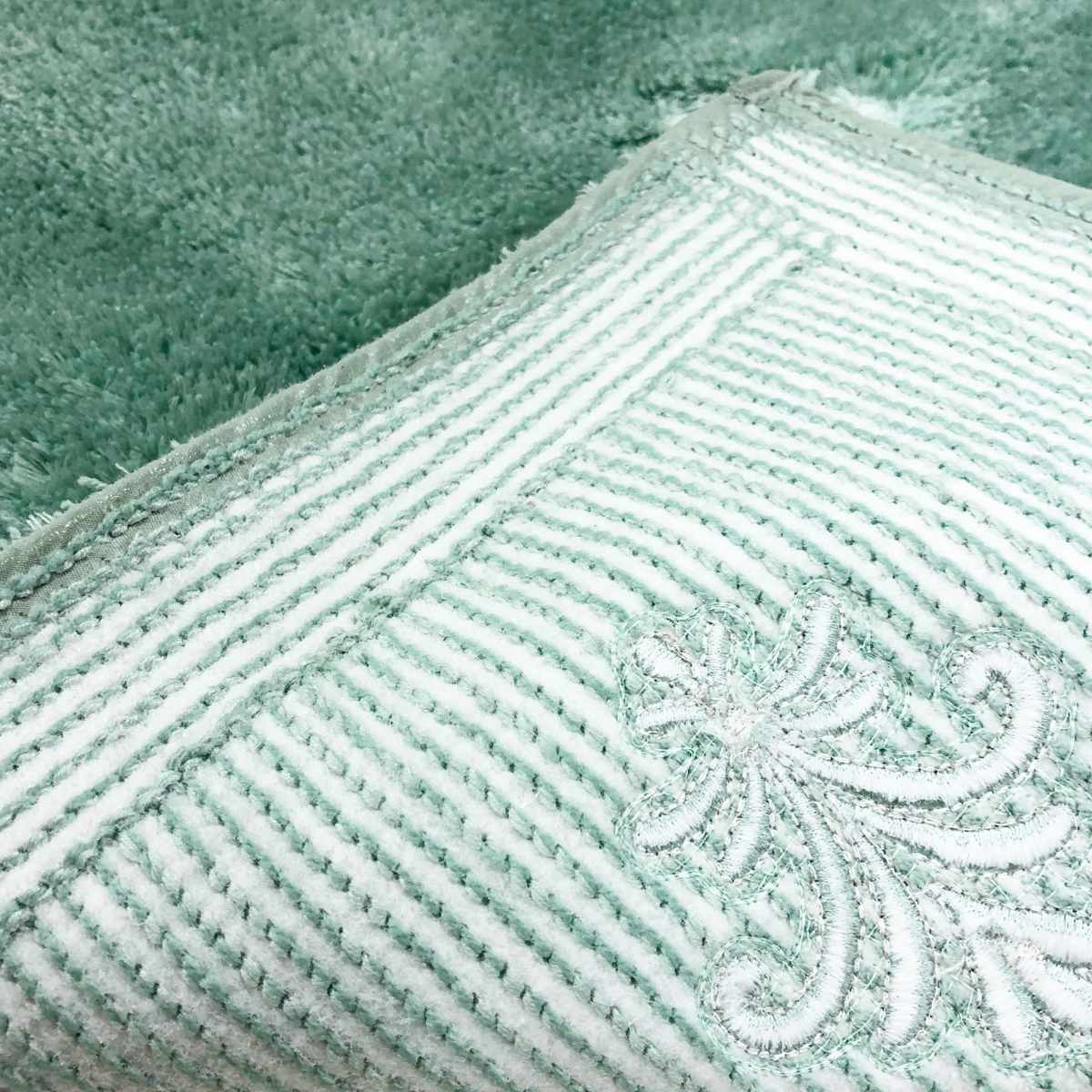 デコール・ミュゼ バスマット エンブレム 約45×70cm ( お風呂マット 足拭きマット 吸水 すべり止め 洗える 刺繍 浴室マット バス マット 45×70 滑り止め 洗濯可 ラインストーン ベージュ グリーン ) 【グリーン】 グリーン