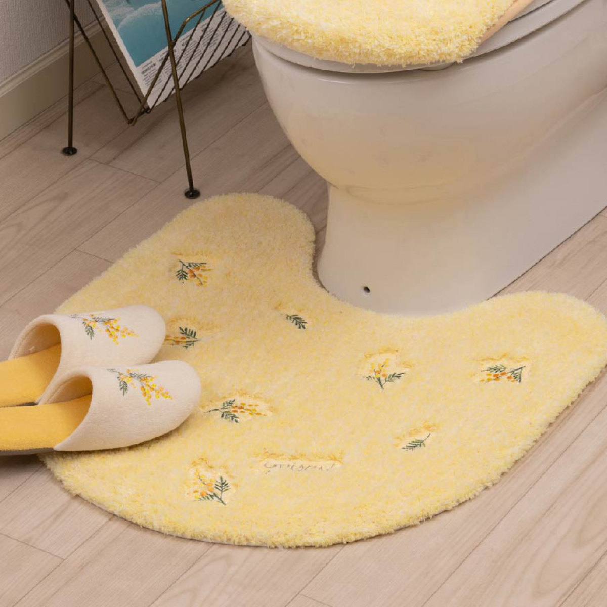 トイレマット yorisou 約60×60cm ( トイレ マット 足元マット すべり止め 洗える 花 刺繍 トイレタリー 滑り止め 洗濯可 60×60 花柄 イエロー ラベンダー ) 【ラベンダー】 ラベンダー
