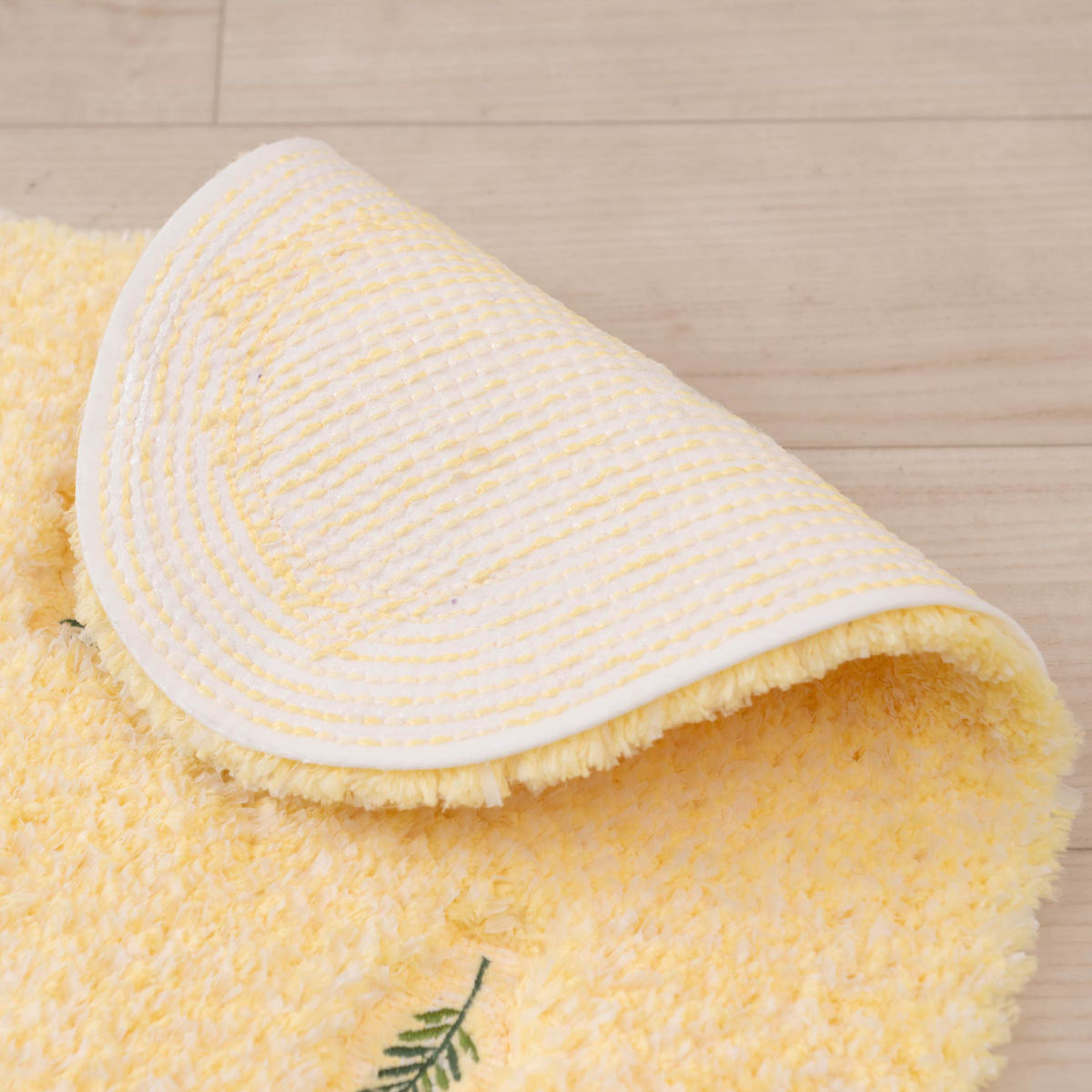 トイレマット yorisou 約60×60cm ( トイレ マット 足元マット すべり止め 洗える 花 刺繍 トイレタリー 滑り止め 洗濯可 60×60 花柄 イエロー ラベンダー ) 【ラベンダー】 ラベンダー