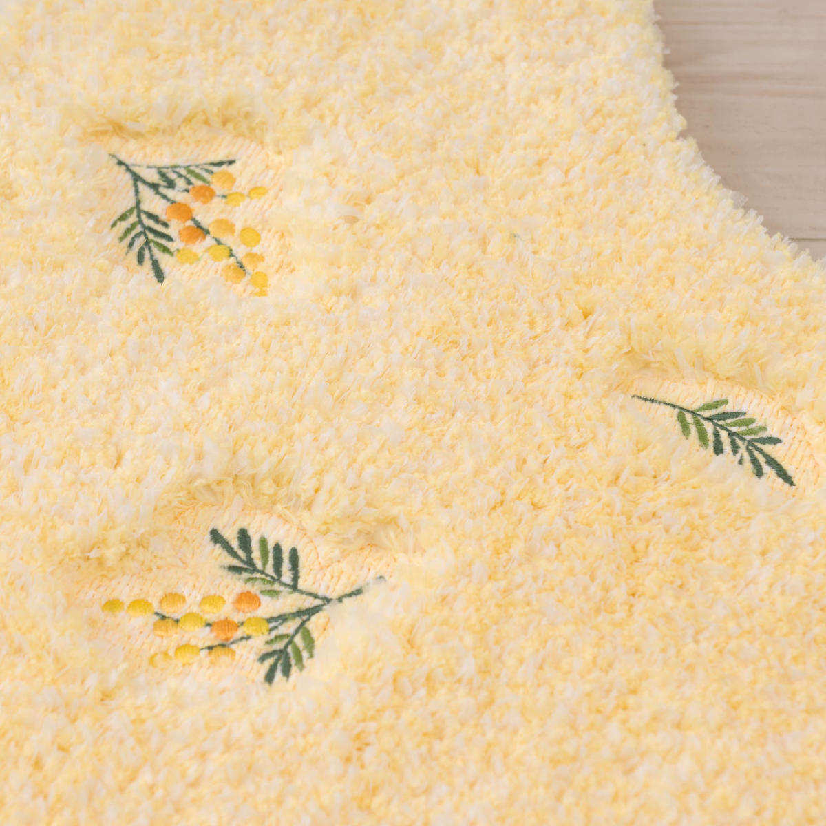 トイレマット yorisou 約60×60cm ( トイレ マット 足元マット すべり止め 洗える 花 刺繍 トイレタリー 滑り止め 洗濯可 60×60 花柄 イエロー ラベンダー ) 【ラベンダー】 ラベンダー