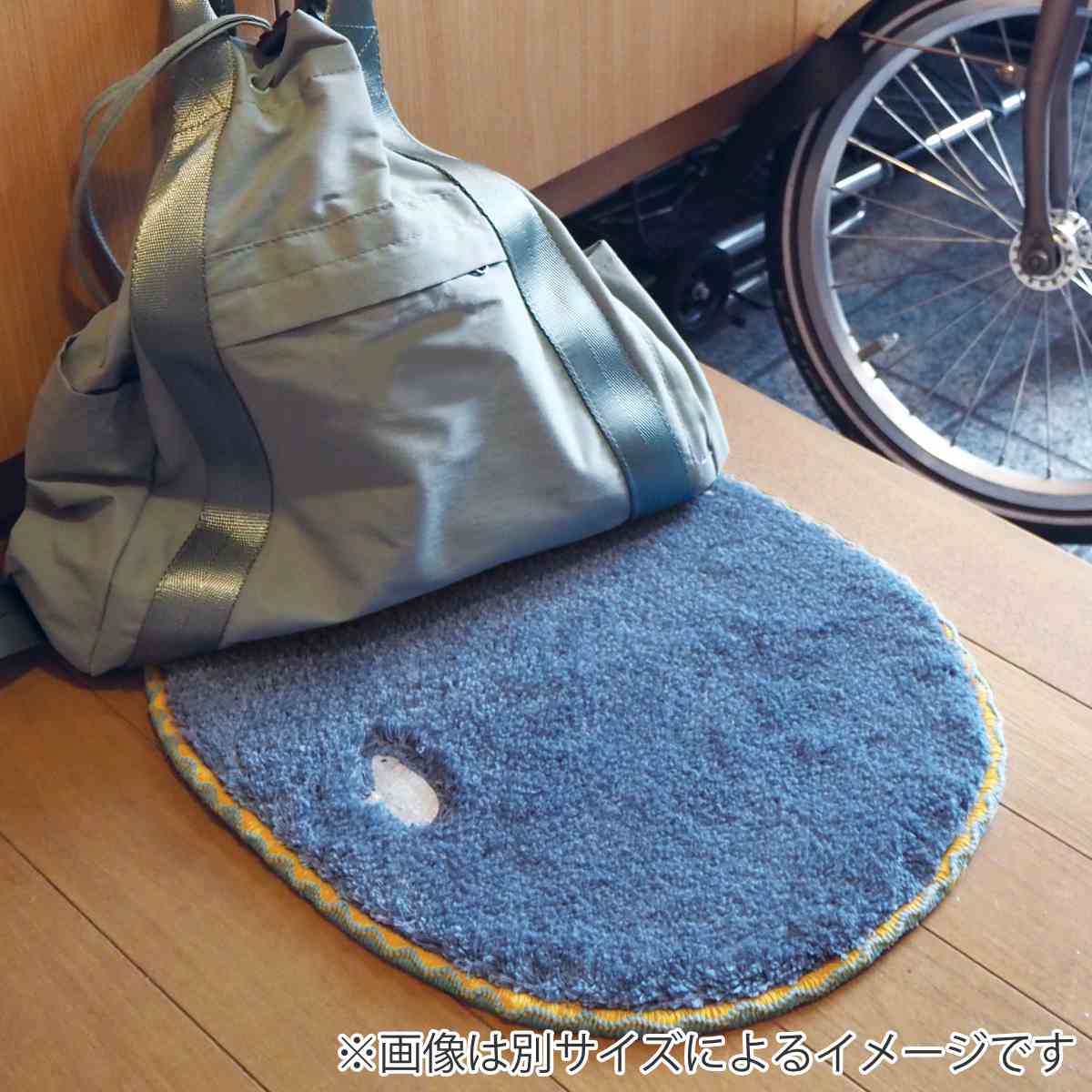 ミニマット Pce 動物 約23×30cm チェアパッド ( マット 小さめ ハンドメイド 幅30cm 卓上 コンパクト ラグ 敷き物 インテリア おしゃれ 楕円 刺繍 ループ付き 吊り下げ 雑貨 ) 【トナカイ】 トナカイ