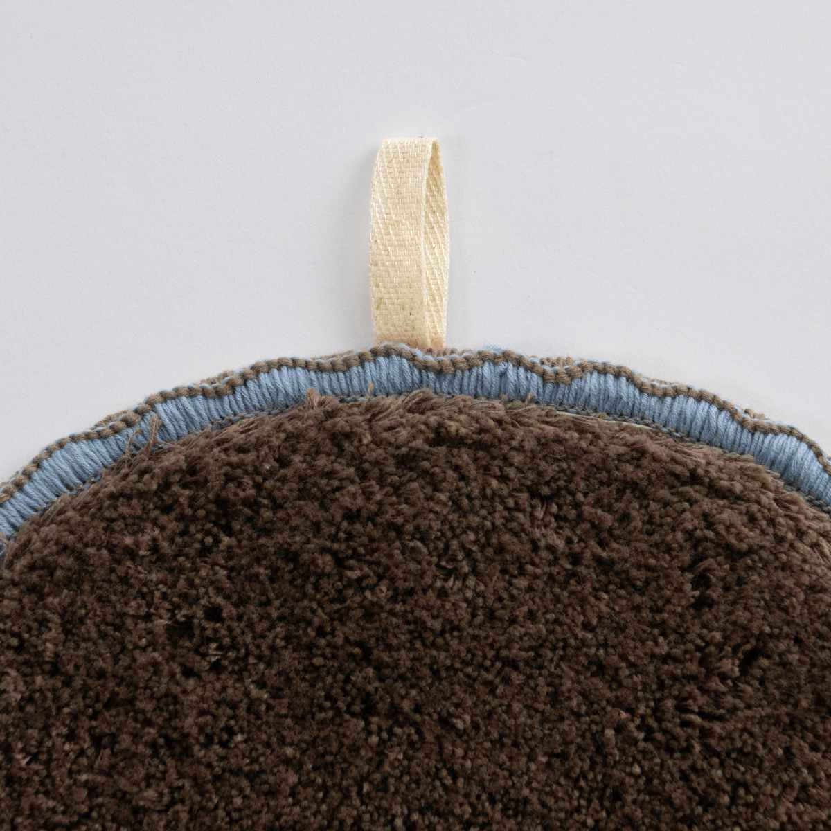 ミニマット Pce 動物 約30×40cm チェアパッド ( マット 小さめ チェアパット ハンドメイド 幅40cm 卓上 コンパクト ラグ 敷き物 インテリア おしゃれ 楕円 刺繍 ループ付き 吊り下げ 雑貨 ) 【コアラ】 コアラ