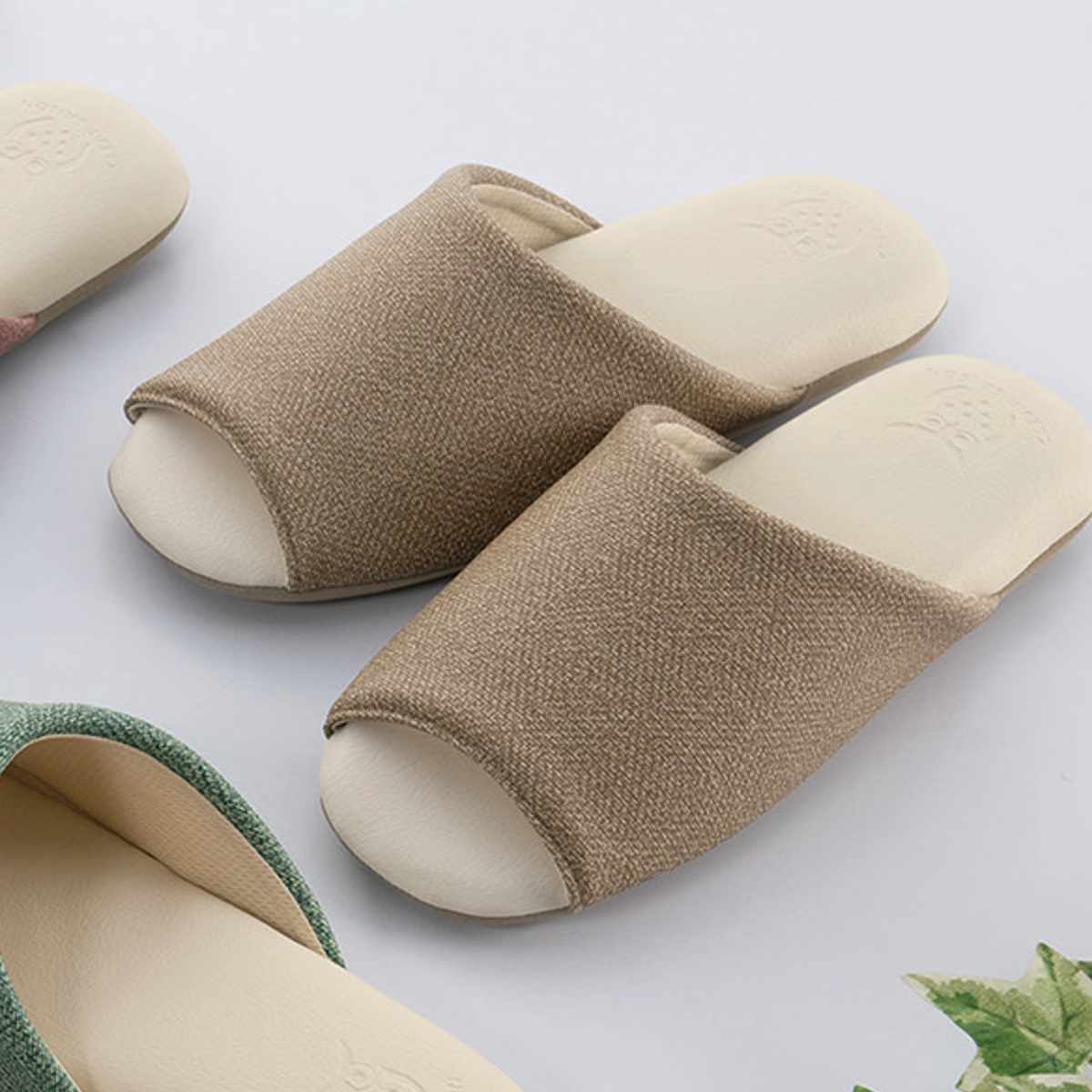 スリッパ クリアセゾン オーベルスリッパ L 約25.0~27.0cm ( 来客用 消毒液対応 除菌 アルコール液 お手入れ トイレスリッパ オフィス 店舗 メンズ 拭ける パタパタしにくい 前開き フクロウ ルームシューズ インテリア ) 【グリーン】 グリーン