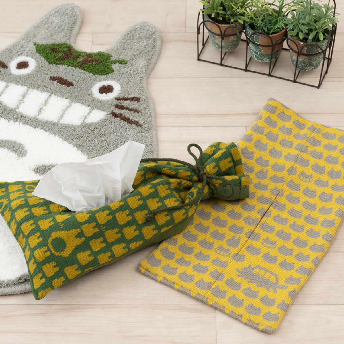 ティッシュケース となりのトトロ 魔女の宅急便 ニットティッシュケース ( 吊り下げ キャラクター 北欧 車 ティッシュカバー リビング インテリア トトロ ネコバス ジジ ニット生地 ペーパータオル ビニール袋 キッチンペーパー ) 【ネコバス】 ネコバス