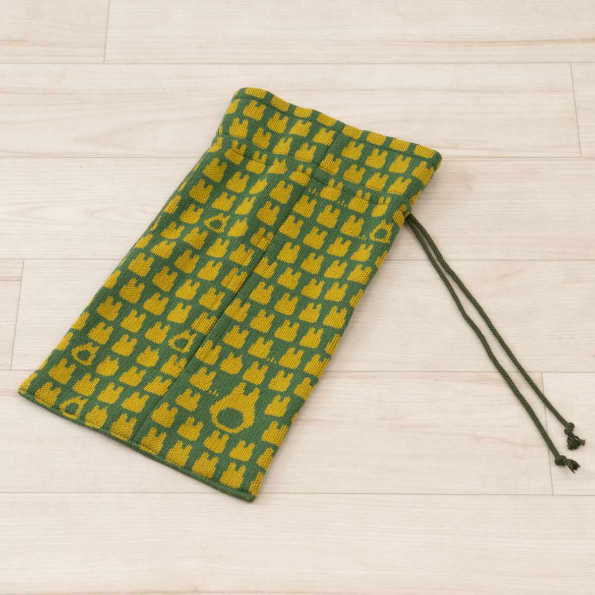 ティッシュケース となりのトトロ 魔女の宅急便 ニットティッシュケース ( 吊り下げ キャラクター 北欧 車 ティッシュカバー リビング インテリア トトロ ネコバス ジジ ニット生地 ペーパータオル ビニール袋 キッチンペーパー ) 【ネコバス】 ネコバス