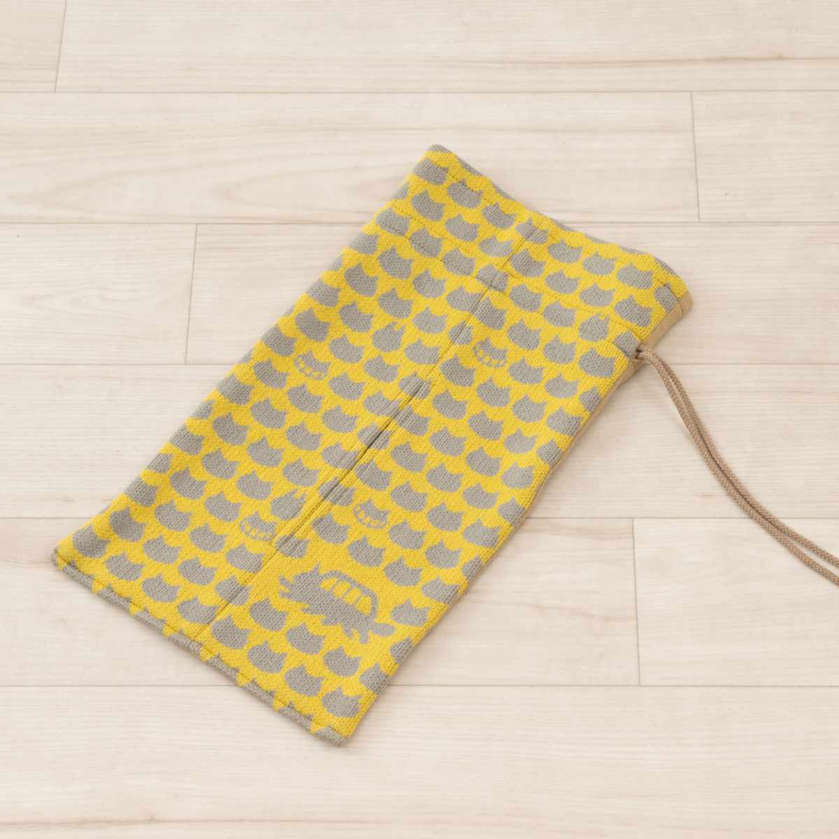 ティッシュケース となりのトトロ 魔女の宅急便 ニットティッシュケース ( 吊り下げ キャラクター 北欧 車 ティッシュカバー リビング インテリア トトロ ネコバス ジジ ニット生地 ペーパータオル ビニール袋 キッチンペーパー ) 【ネコバス】 ネコバス