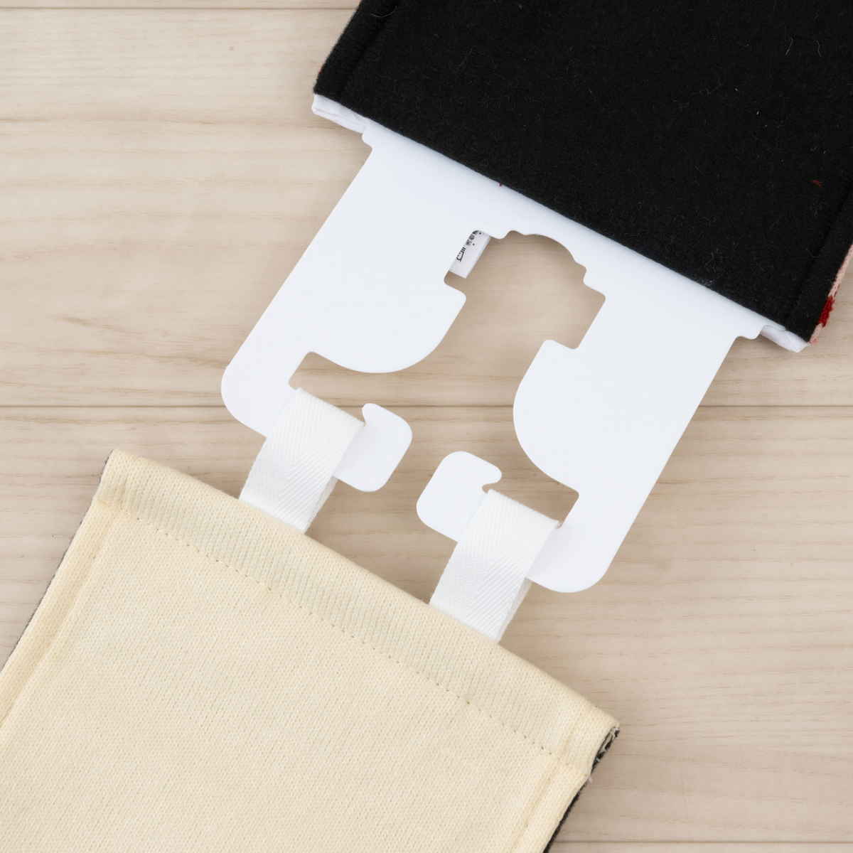 ペーパーホルダーカバー となりのトトロ 魔女の宅急便 ニットペーパーホルダーカバー ( トイレットペーパーカバー ペーパーホルダー 予備 洗える トトロ ネコバス ジジ トイレタリー ホルダーカバー 取付簡単 洗濯OK ニット生地 ) 【トトロ】 トトロ