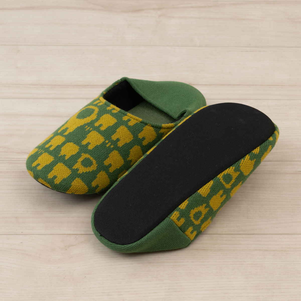 スリッパ となりのトトロ 魔女の宅急便 かかとニットスリッパ 約22.0~24.0cm ( ルームシューズ 洗える 室内 レディース ニット かかと付き キャラクター トトロ ネコバス ジジ 洗濯OK ニット生地 来客用 トイレ おしゃれ ) 【ジジ】 ジジ