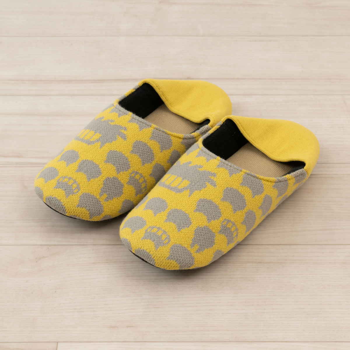 スリッパ となりのトトロ 魔女の宅急便 かかとニットスリッパ 約22.0~24.0cm ( ルームシューズ 洗える 室内 レディース ニット かかと付き キャラクター トトロ ネコバス ジジ 洗濯OK ニット生地 来客用 トイレ おしゃれ ) 【ジジ】 ジジ