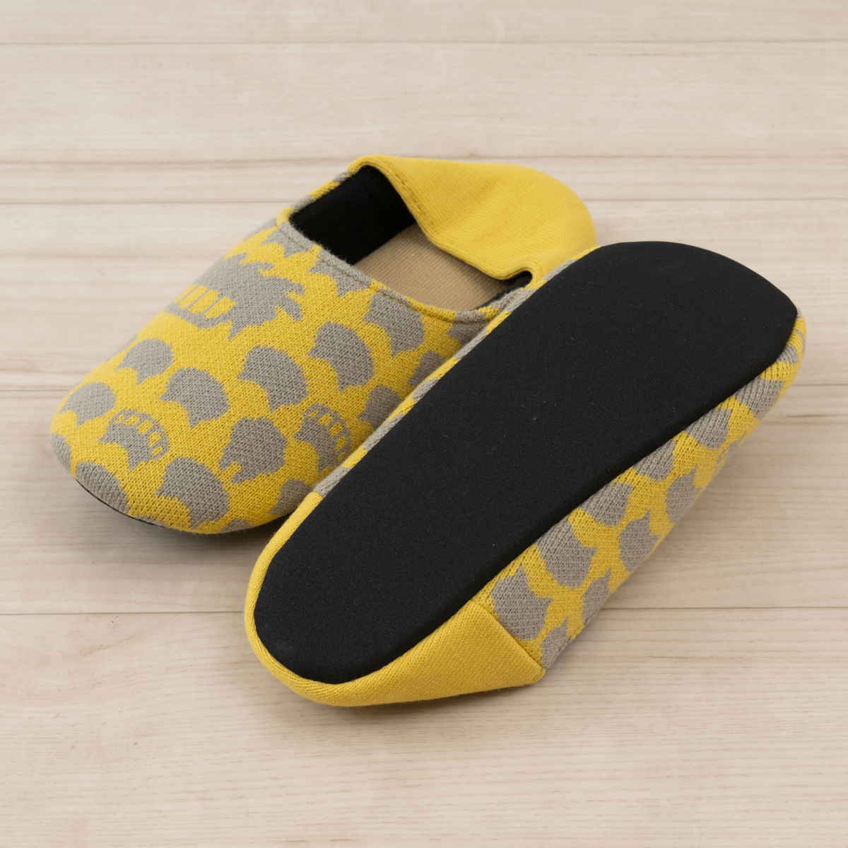 スリッパ となりのトトロ 魔女の宅急便 かかとニットスリッパ 約22.0~24.0cm ( ルームシューズ 洗える 室内 レディース ニット かかと付き キャラクター トトロ ネコバス ジジ 洗濯OK ニット生地 来客用 トイレ おしゃれ ) 【ジジ】 ジジ