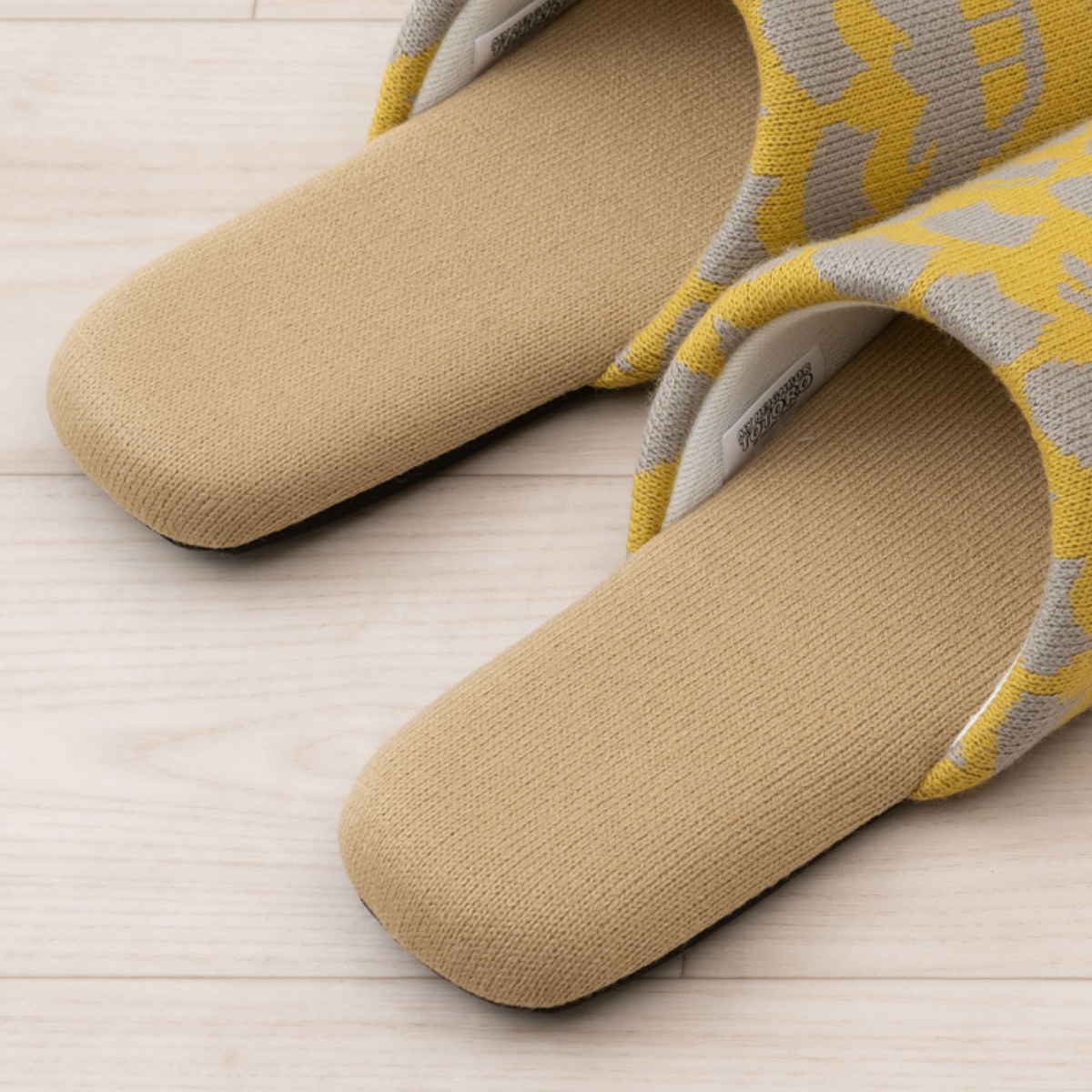 スリッパ となりのトトロ 魔女の宅急便 ニットスリッパ 22.0~24.0cm ( ルームシューズ 洗える 室内 レディース ニット キャラクター トトロ ネコバス ジジ キキ 洗濯OK ニット生地 来客用 トイレ おしゃれ ) 【ジジ】 ジジ