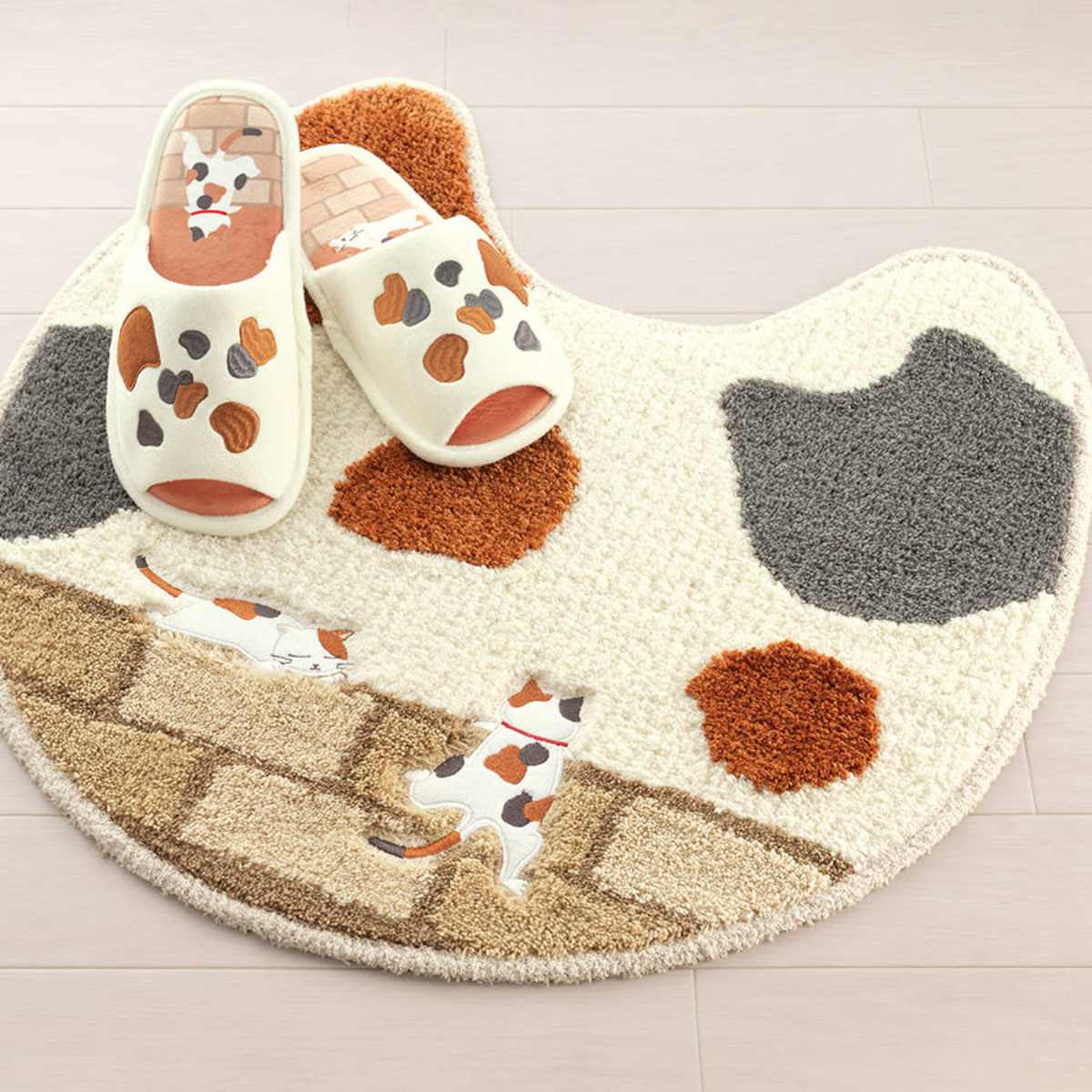 トイレスリッパ フリーサイズ ネコ柄 ミケ ( スリッパ トイレ用スリッパ 前開き ネコ 猫 三毛猫 かわいい トイレタリー ルームスリッパ 洗える トイレグッズ トイレ用品 )