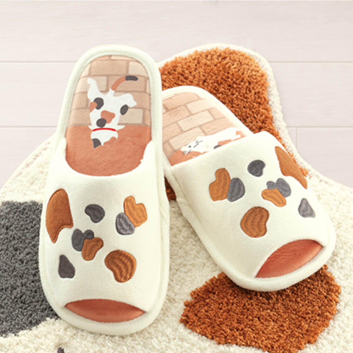 トイレスリッパ フリーサイズ ネコ柄 ミケ ( スリッパ トイレ用スリッパ 前開き ネコ 猫 三毛猫 かわいい トイレタリー ルームスリッパ 洗える トイレグッズ トイレ用品 )