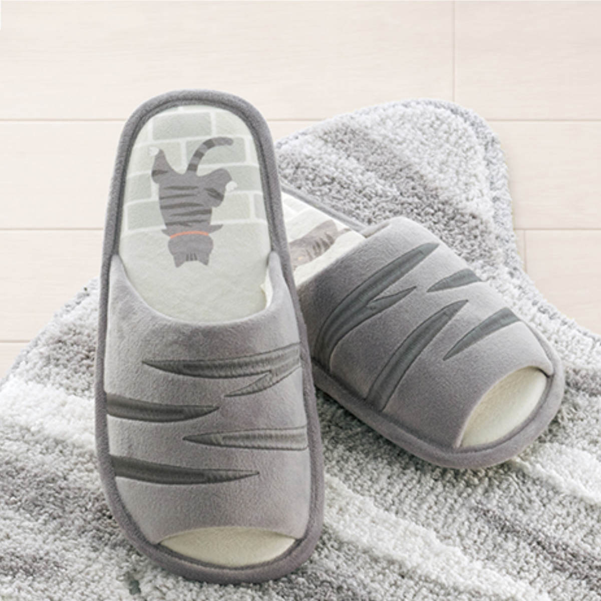 トイレスリッパ フリーサイズ ネコ柄 サバ ( スリッパ トイレ用スリッパ 前開き ネコ 猫 サバトラ かわいい トイレタリー ルームスリッパ 洗える トイレグッズ トイレ用品 )