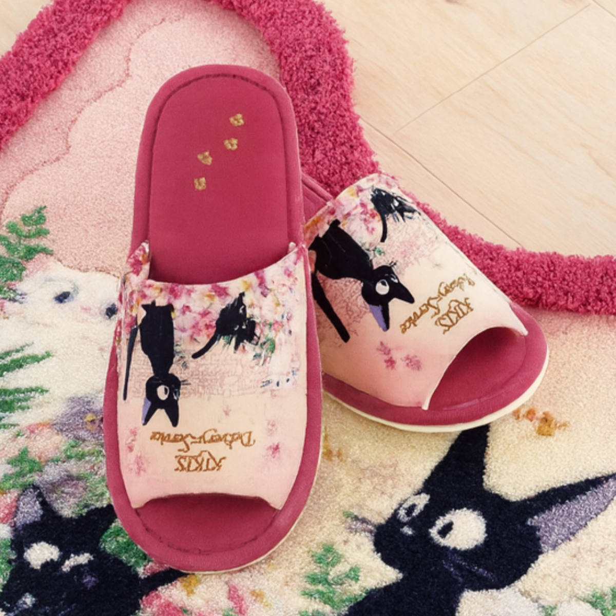 トイレスリッパ フリーサイズ トワイライトジジ （ スリッパ トイレ用スリッパ 前開き ジジ かわいい トイレタリー ルームスリッパ 洗える トイレグッズ トイレ用品 ）