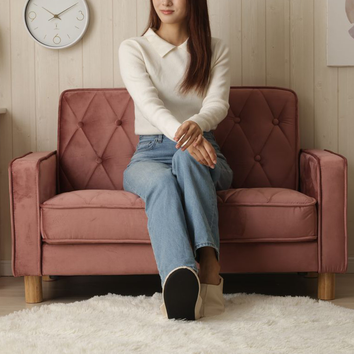 ソファ 1人掛け 1.5人掛け 幅114cm コンパクト デザインソファ ( ソファー リビングソファ 省スペース 一人用 脚 取り外し ローソファ 肘掛け 簡単組立 キルティング ベロア おしゃれ ワンルーム ) 【グレージュ】 グレージュ