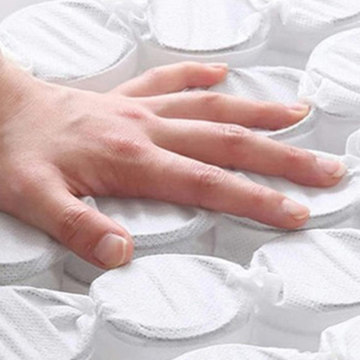 ソファ 1人掛け 1.5人掛け 幅114cm コンパクト デザインソファ ( ソファー リビングソファ 省スペース 一人用 脚 取り外し ローソファ 肘掛け 簡単組立 キルティング ベロア おしゃれ ワンルーム ) 【グレージュ】 グレージュ