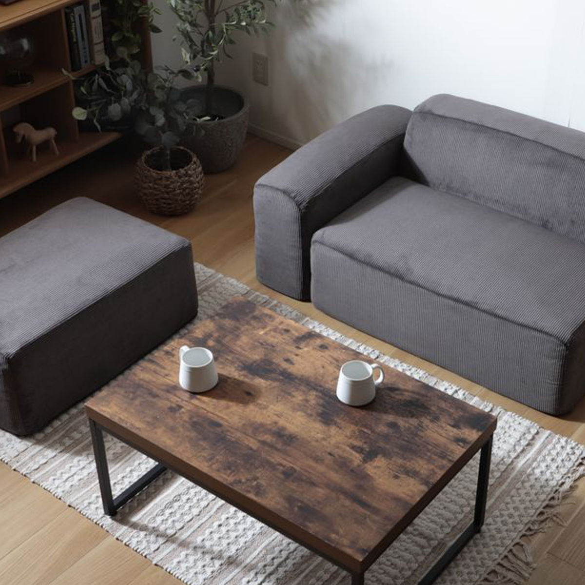 ソファ 2人掛け オットマン付き 組み合わせ自由なローソファ カウチソファ ( ソファー リビングソファ レイアウト 自由 セパレート 1人掛け フロアソファ ファブリック コーデュロイ ポケットコイル コンパクト 肘掛け ワンルーム ) 【ベージュ】 ベージュ