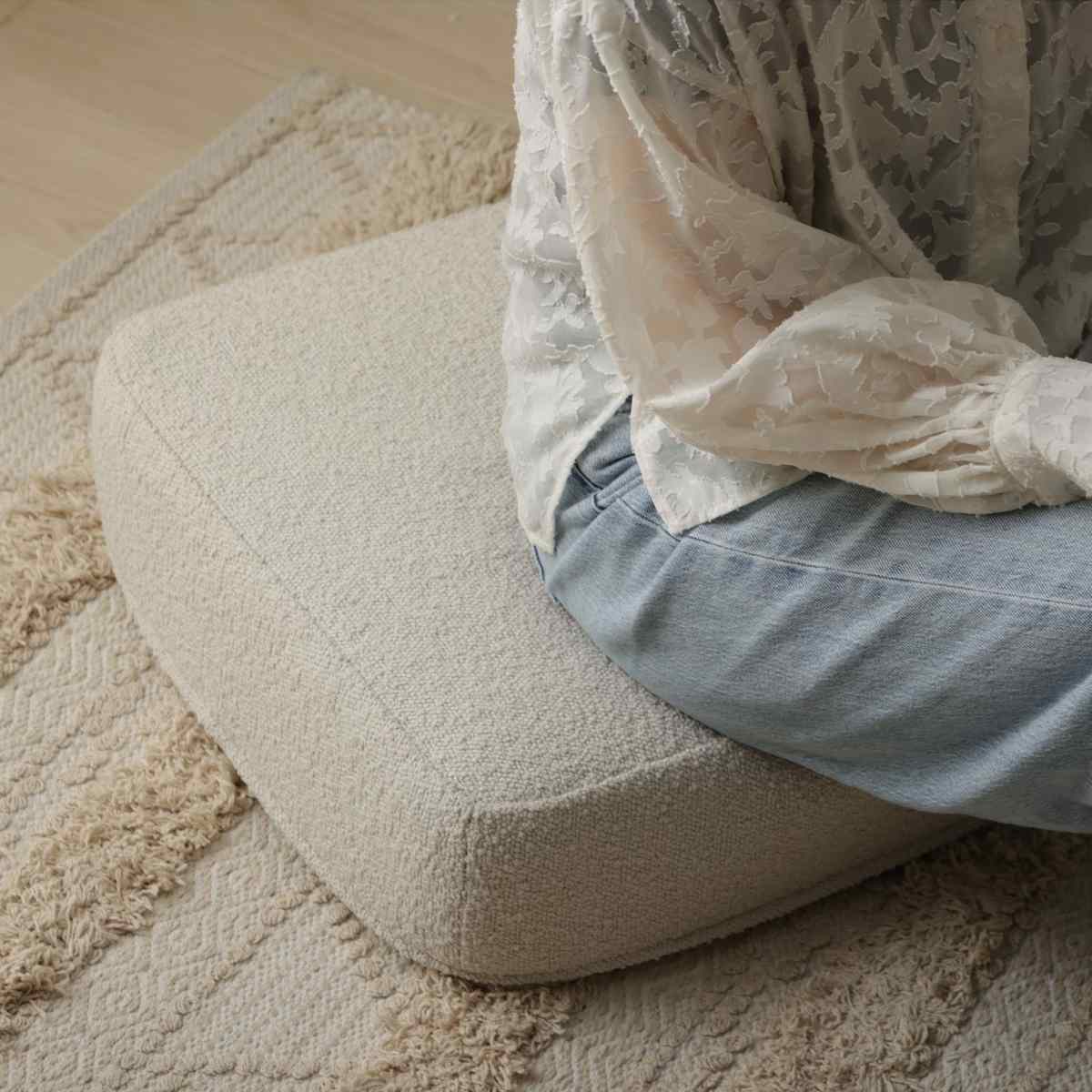 カバーが洗える低反発スクエアクッション ブークレ生地 ( フロアクッション 直径48cm 円形 四角 ソファ リビング 日本製 リラックス 座布団 枕 オットマン 座椅子 持ち運び 低反発 カバー取り外し 丸型 角型 厚み インテリア ) 【グレー ラウンド】 グレー ラウンド