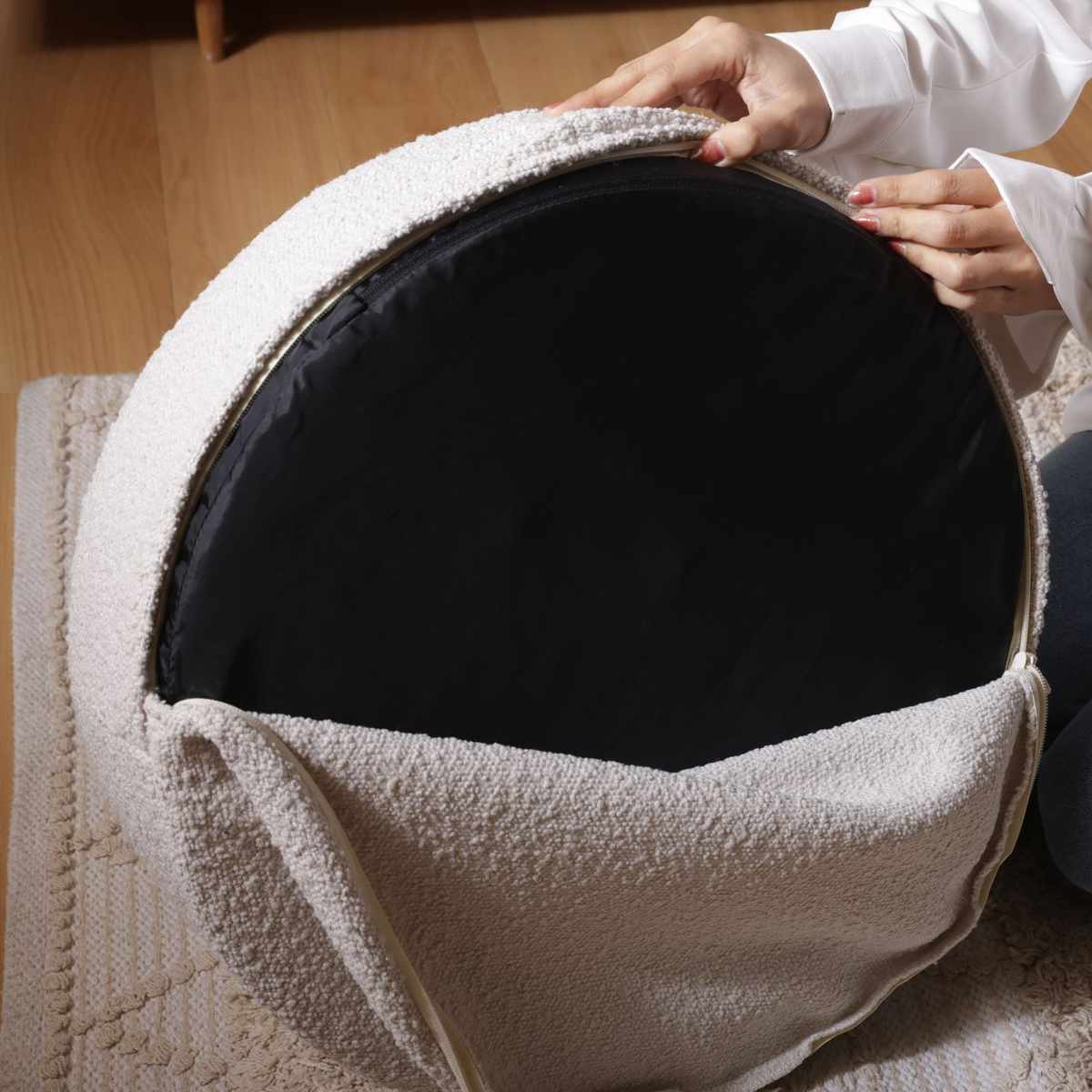 カバーが洗える低反発スクエアクッション ブークレ生地 ( フロアクッション 直径48cm 円形 四角 ソファ リビング 日本製 リラックス 座布団 枕 オットマン 座椅子 持ち運び 低反発 カバー取り外し 丸型 角型 厚み インテリア ) 【グレー ラウンド】 グレー ラウンド