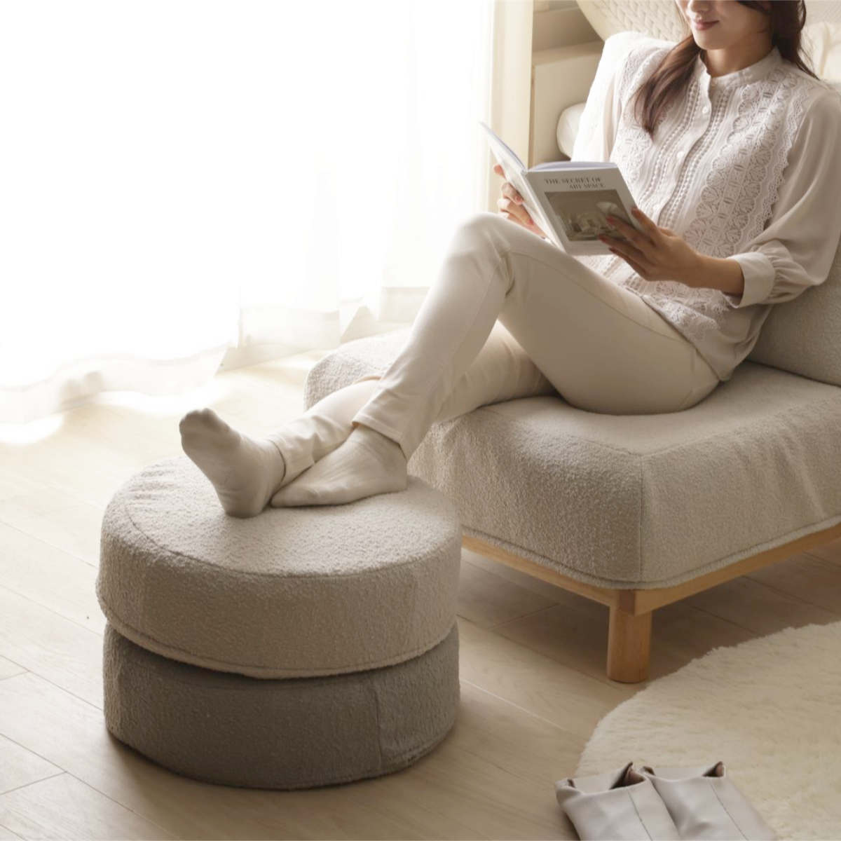 カバーが洗える低反発スクエアクッション ブークレ生地 ( フロアクッション 直径48cm 円形 四角 ソファ リビング 日本製 リラックス 座布団 枕 オットマン 座椅子 持ち運び 低反発 カバー取り外し 丸型 角型 厚み インテリア ) 【グレー ラウンド】 グレー ラウンド