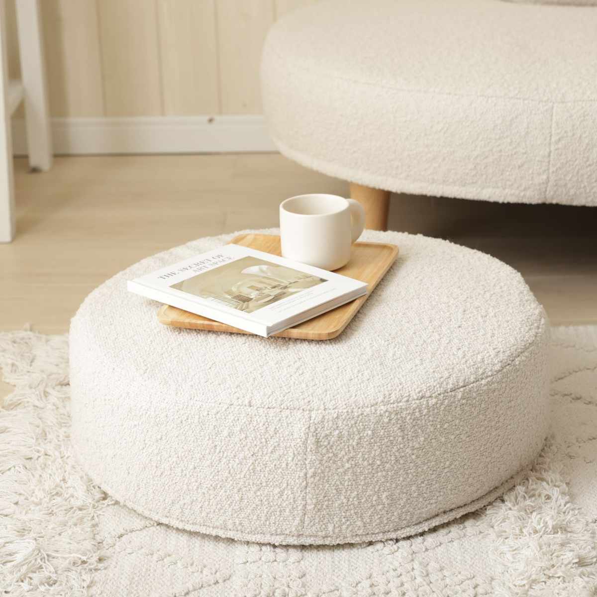 カバーが洗える低反発スクエアクッション ブークレ生地 ( フロアクッション 直径48cm 円形 四角 ソファ リビング 日本製 リラックス 座布団 枕 オットマン 座椅子 持ち運び 低反発 カバー取り外し 丸型 角型 厚み インテリア ) 【グレー ラウンド】 グレー ラウンド