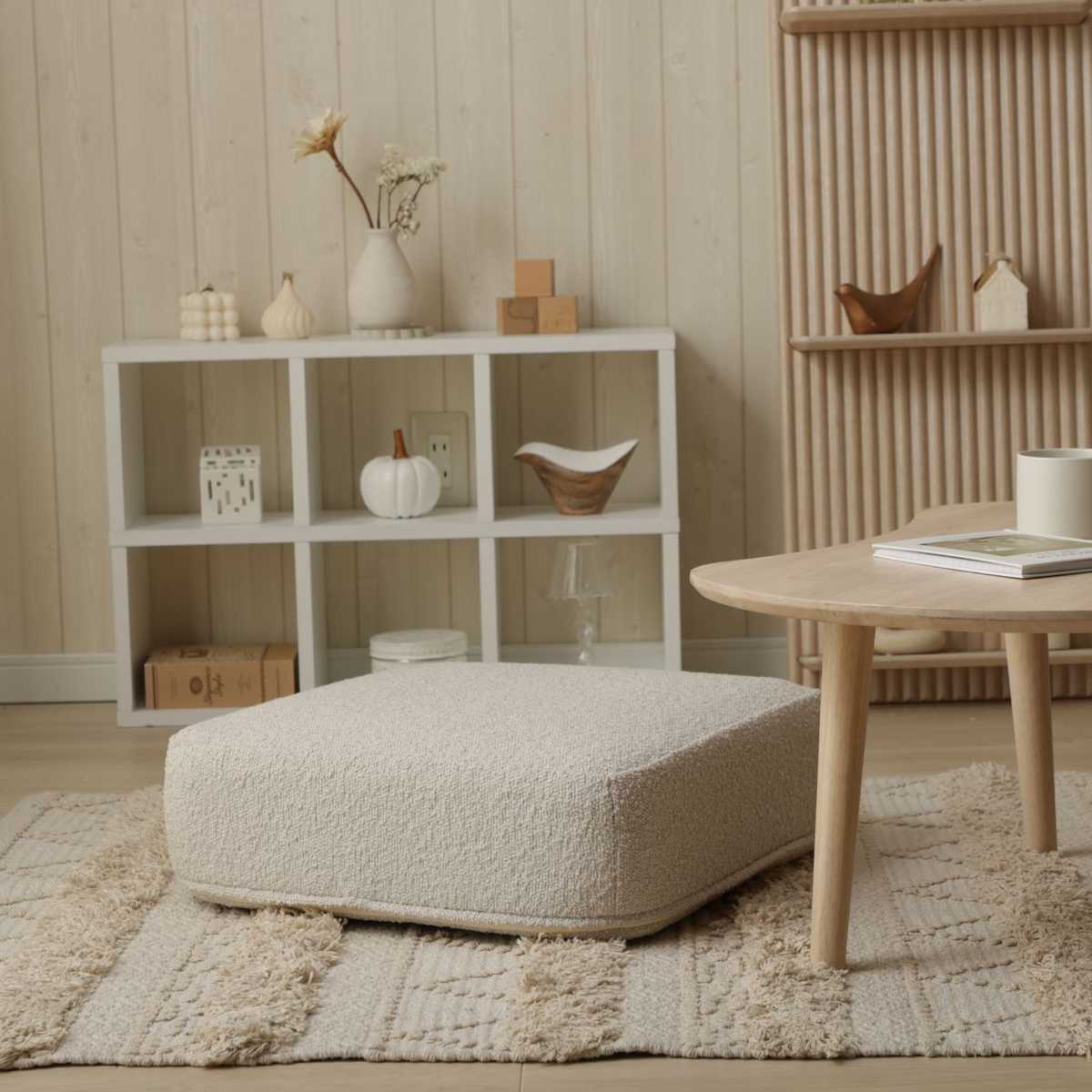 カバーが洗える低反発スクエアクッション ブークレ生地 ( フロアクッション 直径48cm 円形 四角 ソファ リビング 日本製 リラックス 座布団 枕 オットマン 座椅子 持ち運び 低反発 カバー取り外し 丸型 角型 厚み インテリア ) 【グレー ラウンド】 グレー ラウンド