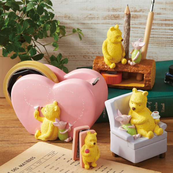 テープディスペンサー くまのプーさん Classic Pooh ディズニー Disney テープカッター 文具 収納 卓上 オフィス ( 文房具 ステーショナリー セロハンテープカッター セロハンテープ 台 デスク用品 デスク 机 )