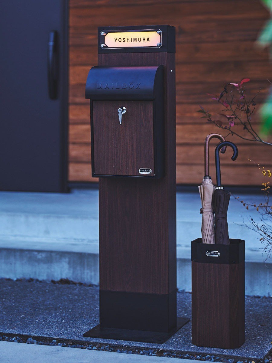 表札 ネームライト付ポストスタンド GALVA ( ポストライト 光る 表札プレート ソーラーライト サインプレート 戸建 お店 看板 かわいい ポスト ネームプレート 新築 郵便受け 照明 ライト 配線不要 電池不要 玄関 ポストプレート )