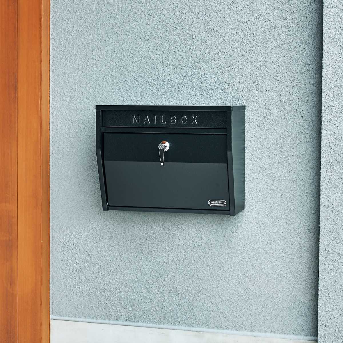 郵便ポスト 壁掛けポスト ハンマートーン ( ポスト 壁掛け 郵便 郵便受け デザインポスト 鍵付き 新聞受け メールボックス 横型 鍵 一戸建て 屋外 玄関 壁 本体 ハンドル 木目 A4 おしゃれ ) 【ベージュ】 ベージュ