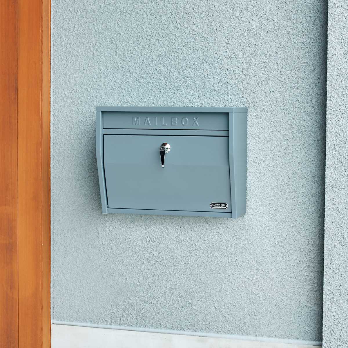郵便ポスト 壁掛けポスト ハンマートーン ( ポスト 壁掛け 郵便 郵便受け デザインポスト 鍵付き 新聞受け メールボックス 横型 鍵 一戸建て 屋外 玄関 壁 本体 ハンドル 木目 A4 おしゃれ ) 【ベージュ】 ベージュ