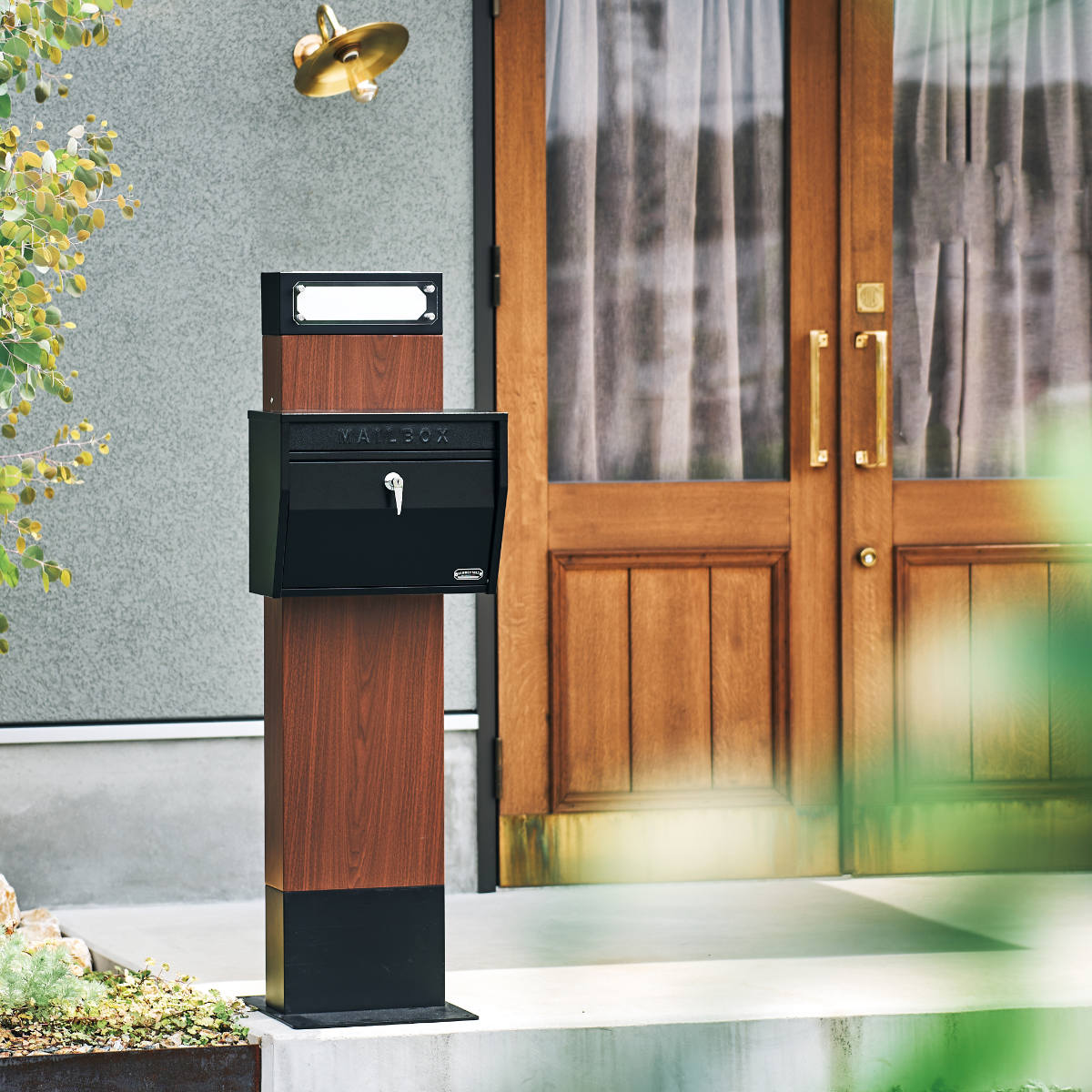 郵便ポスト 壁掛けポスト ハンマートーン ( ポスト 壁掛け 郵便 郵便受け デザインポスト 鍵付き 新聞受け メールボックス 横型 鍵 一戸建て 屋外 玄関 壁 本体 ハンドル 木目 A4 おしゃれ ) 【ベージュ】 ベージュ