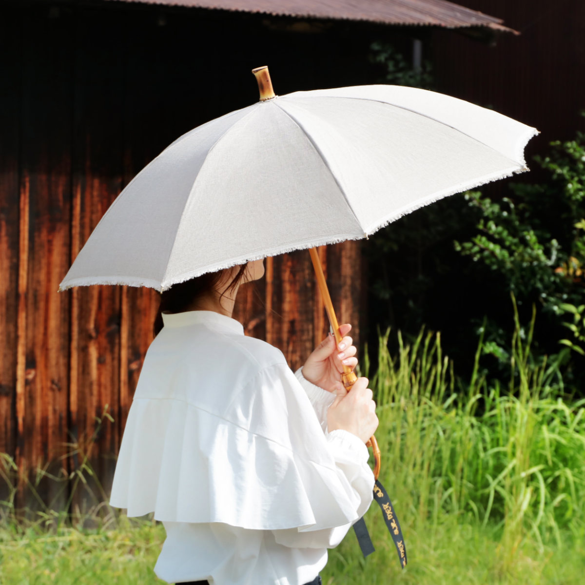 ナチュラルな素材を使用した日本製晴雨兼用傘