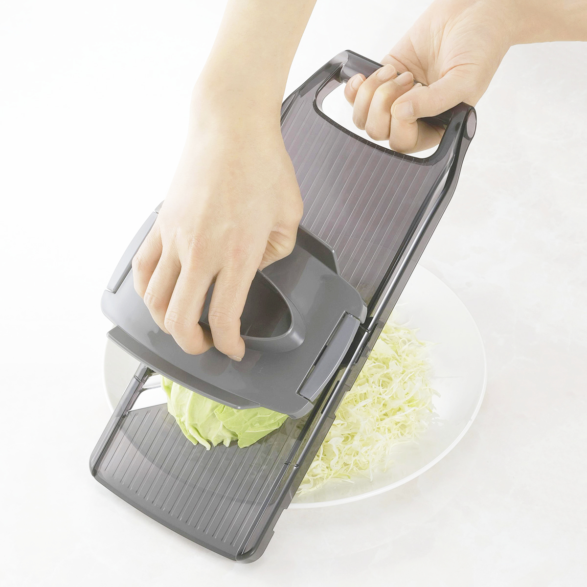 スライサー ホルダー付き スゴ切れ 丸ごとキャベツスライサー 日本製 ( キャベツスライサー キャベツ 千切り 野菜スライサー スライス 千切りキャベツ ふわふわ ワイド 幅広 安全ガード付き ステンレス刃 調理小道具 )