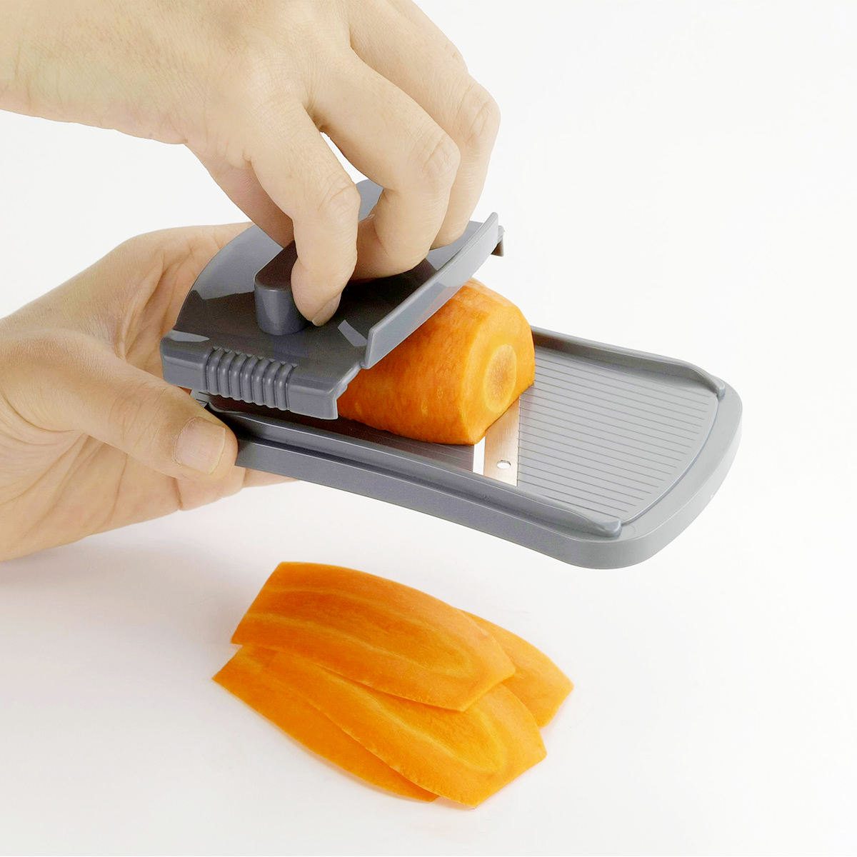 野菜調理器セット 6点セット コンパクト 日本製 ( おろし器 千切り器 野菜スライサー セット 調理器 ベジタブルスライサー おろし金 大根おろし 皮むき器 スライス 安全ガード キッチンツール 受け皿付き )