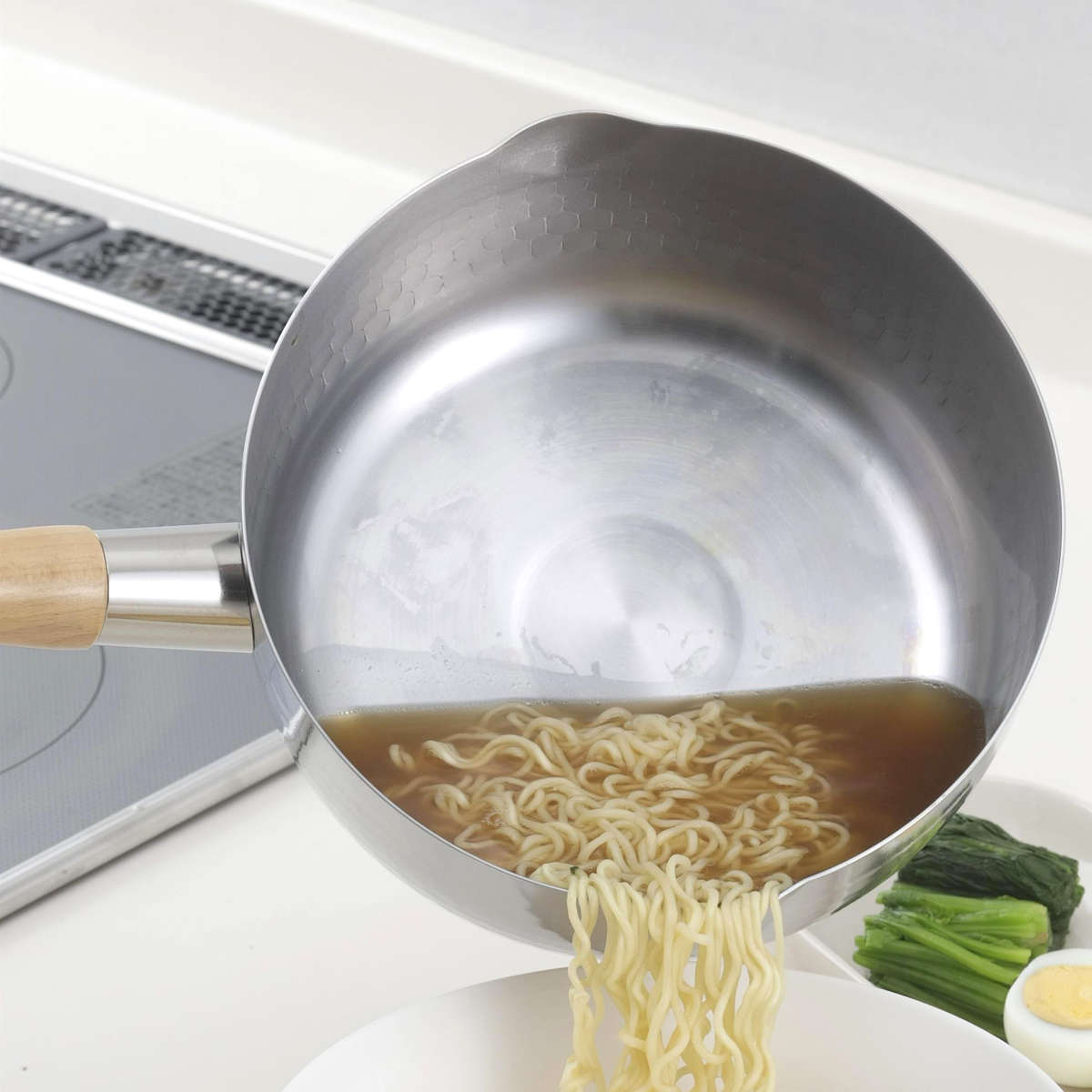 雪平鍋 20cm プロモデル 槌目 ゆきひら鍋 アヒル口付 日本製 ( IH対応 ガス火対応 行平鍋 片手鍋 20センチ 鍋 なべ 片手なべ アルミ鍋 アルミ 和鍋 軽量 注ぎ口 両口 天然木 ハンドル キッチン 調理用品 )